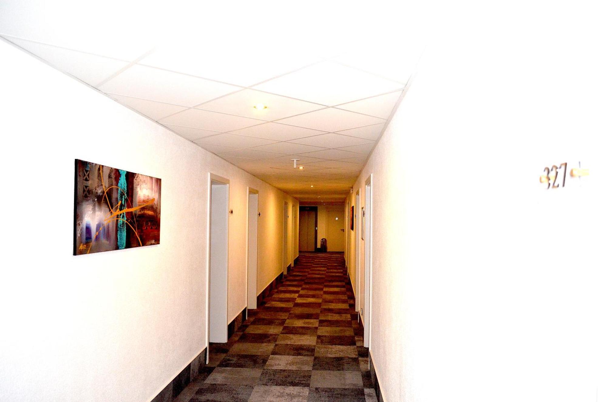 Weber Hotel MHG Buitenkant foto
