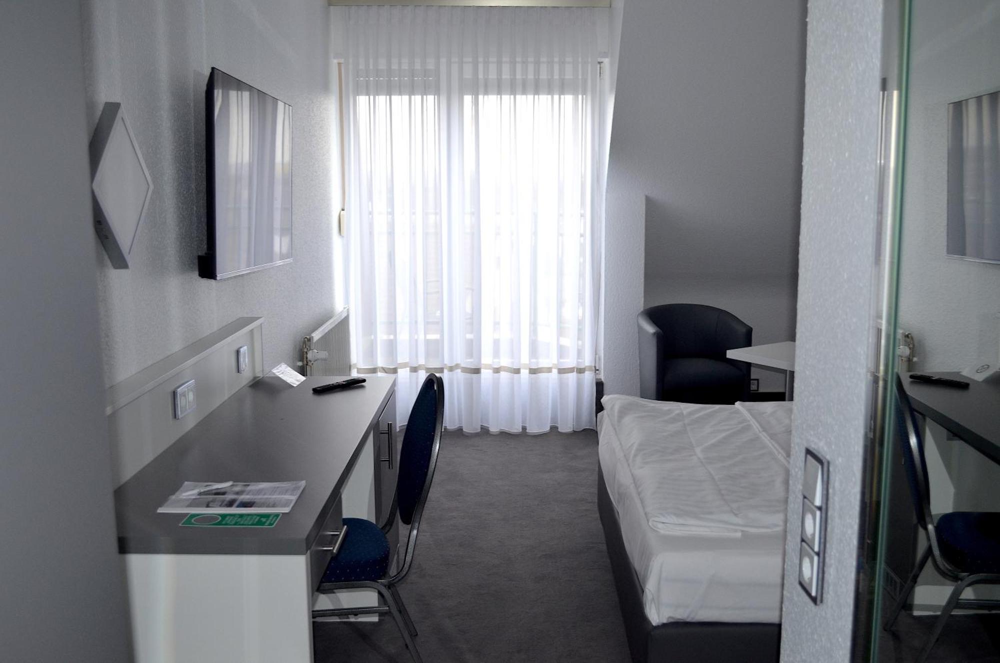 Weber Hotel MHG Buitenkant foto