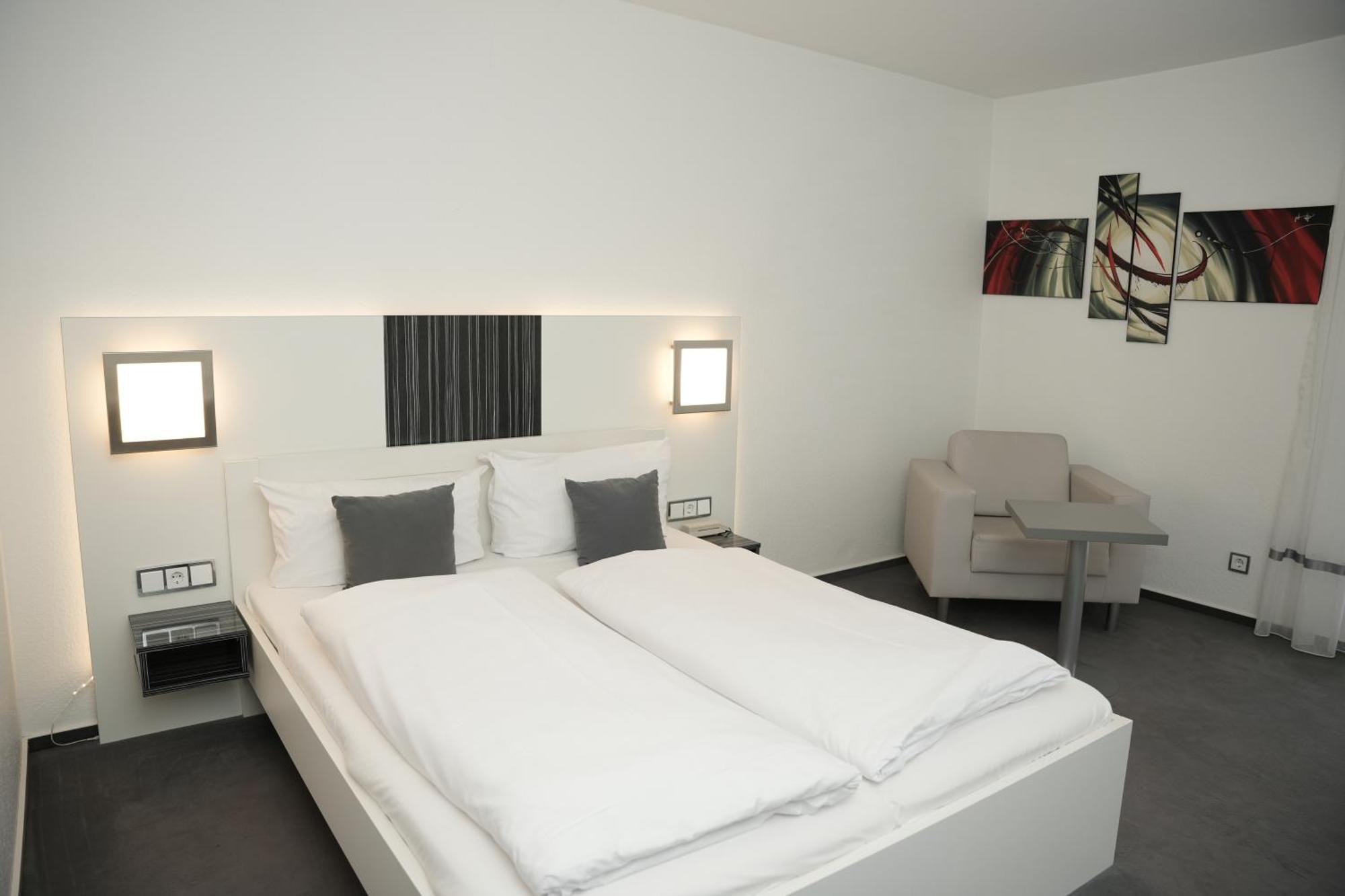 Weber Hotel MHG Buitenkant foto
