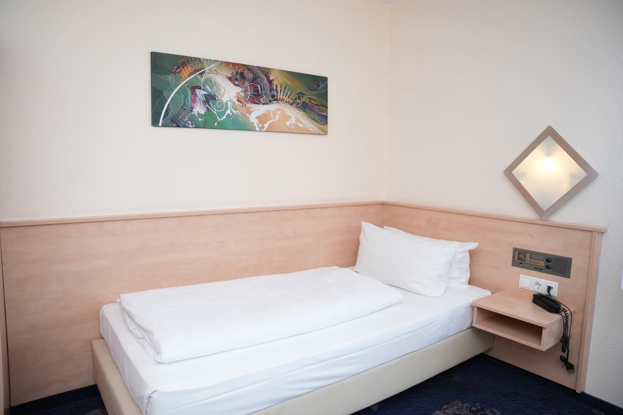 Weber Hotel MHG Buitenkant foto