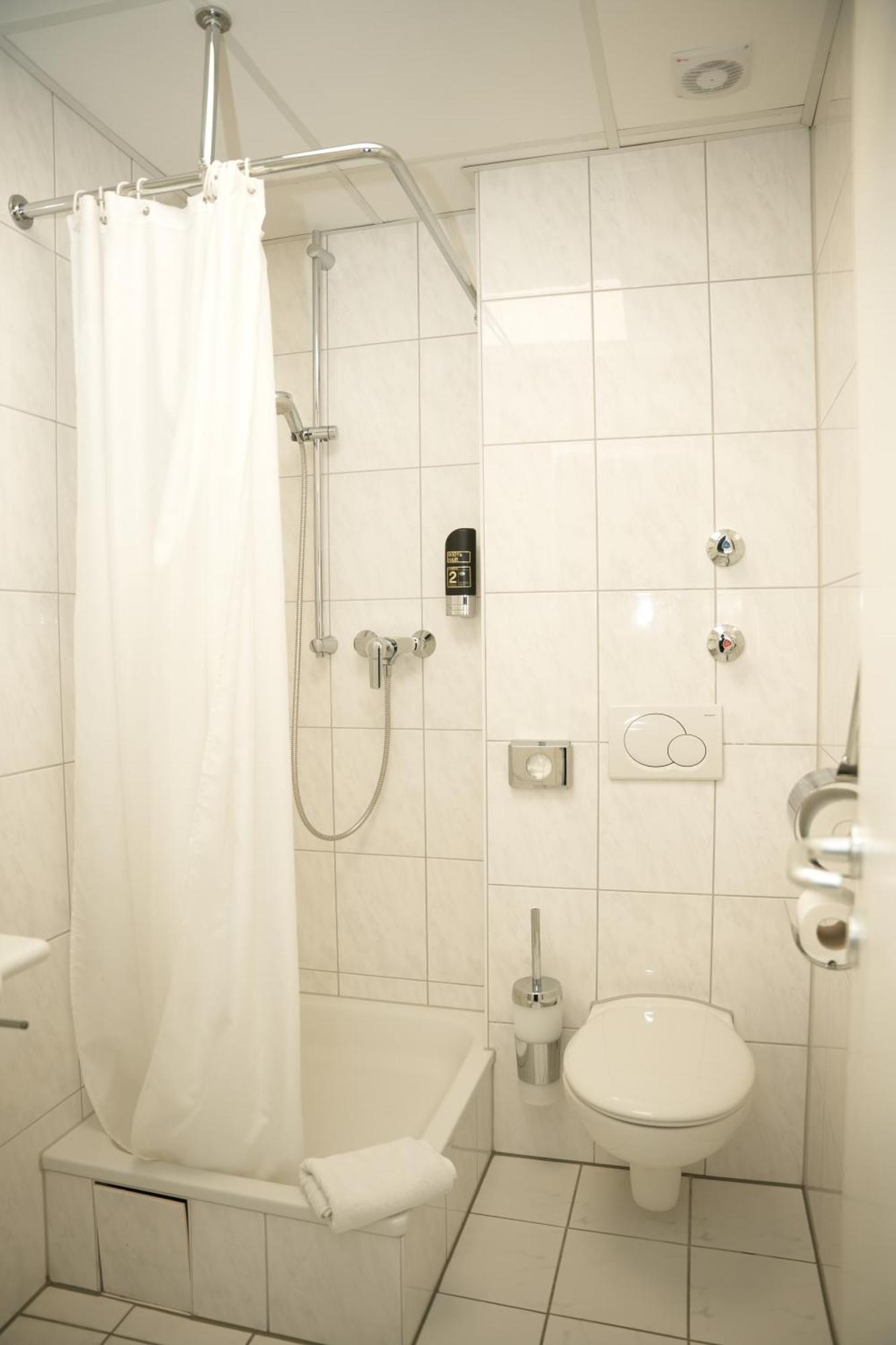 Weber Hotel MHG Buitenkant foto