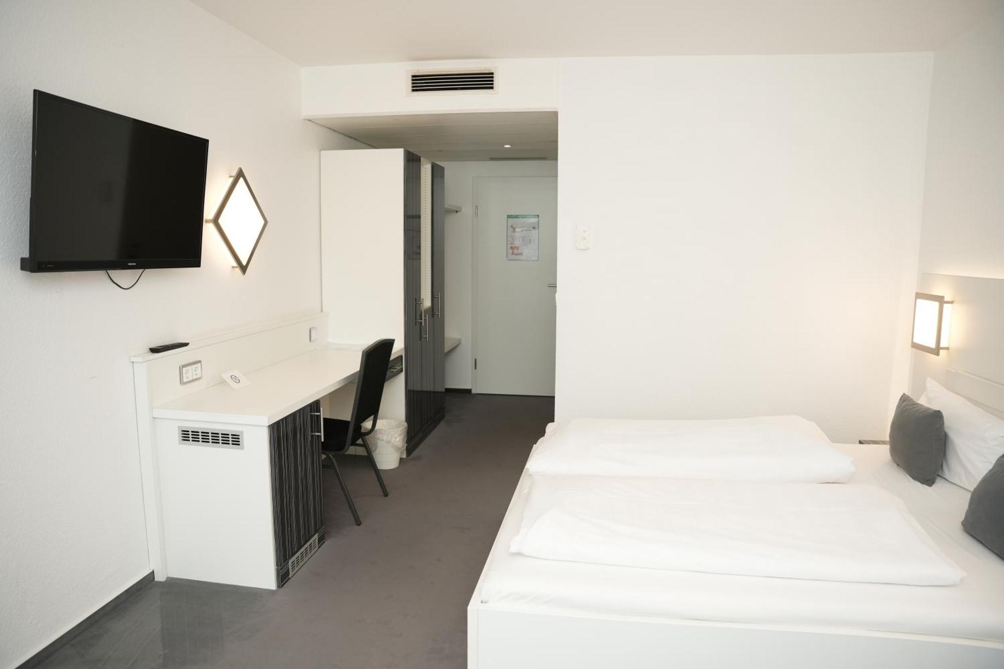 Weber Hotel MHG Buitenkant foto