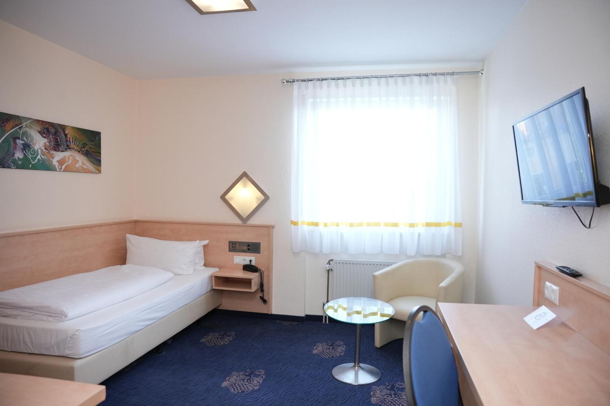 Weber Hotel MHG Buitenkant foto