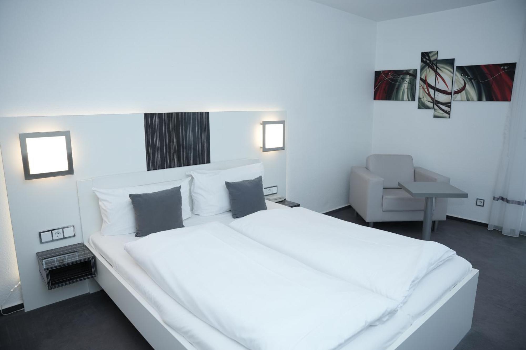 Weber Hotel MHG Buitenkant foto