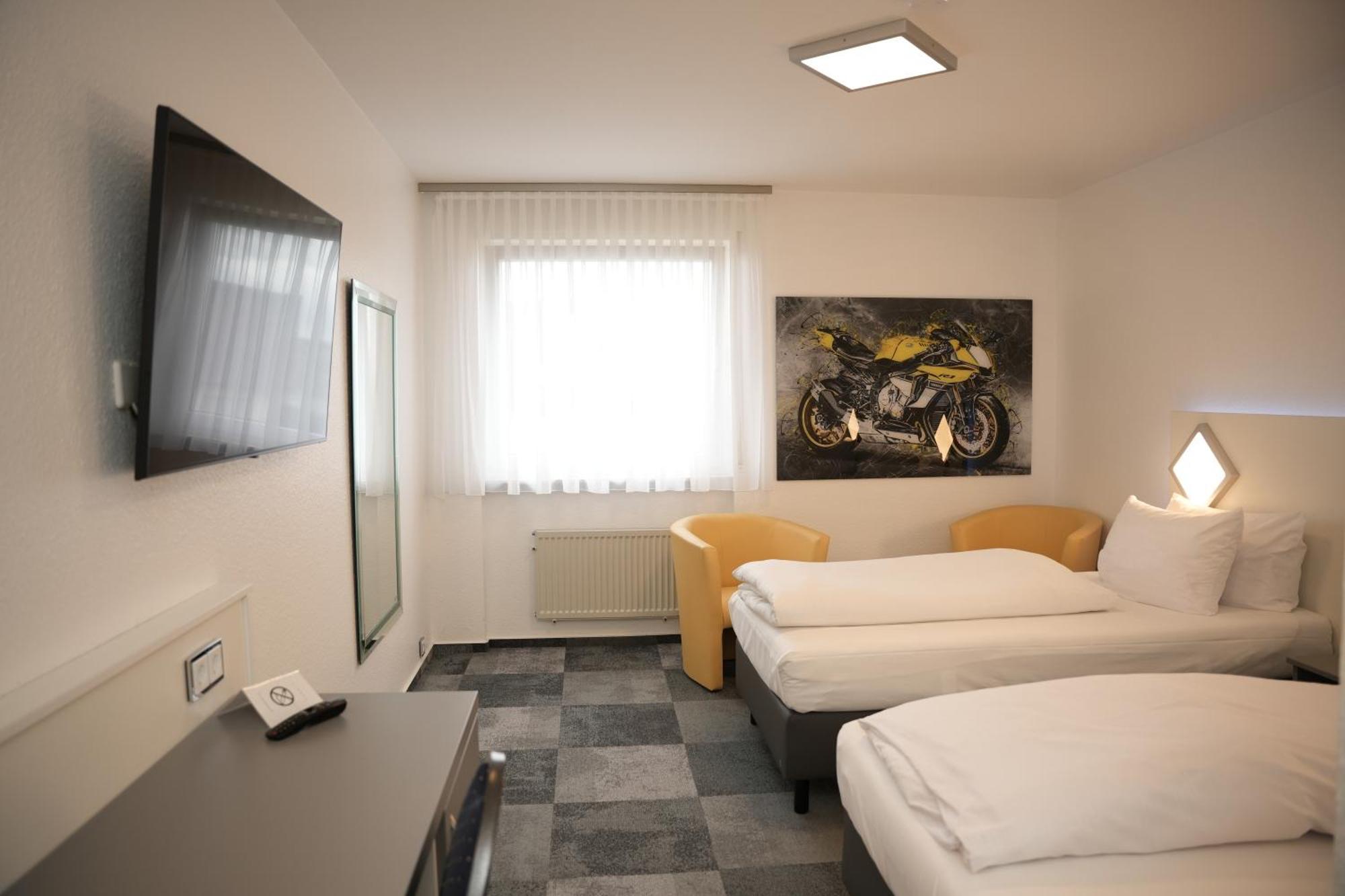 Weber Hotel MHG Buitenkant foto