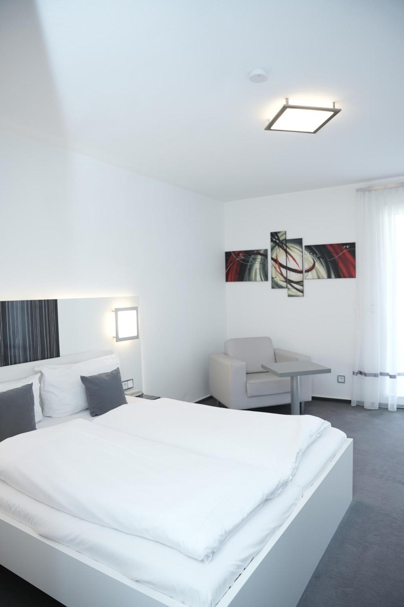 Weber Hotel MHG Buitenkant foto