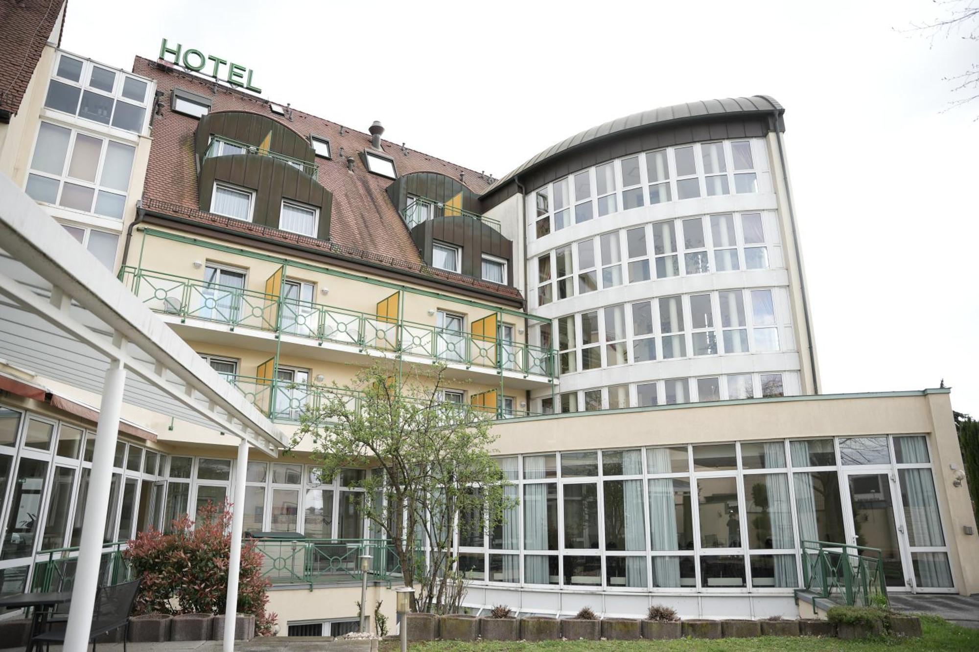 Weber Hotel MHG Buitenkant foto
